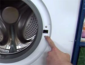 Locking the washing machine