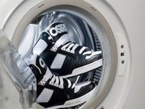 Paghuhugas ng mga sneaker sa washing machine