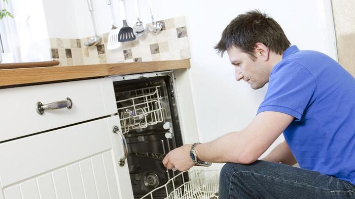 dishwasher drains water