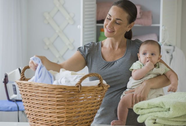 wash newborns' clothes