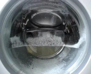 tubig na naiwan sa washing machine