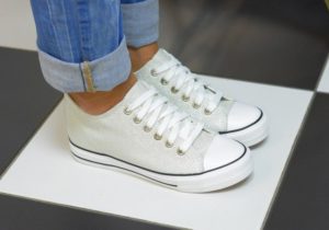 Qué hacer si tus zapatillas se ponen amarillas después del lavado