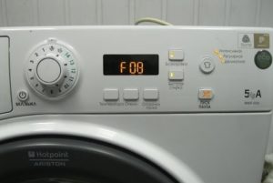 σφάλμα f08 στο πλυντήριο ρούχων Hotpoint Ariston