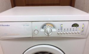 Mesin basuh Electrolux EWS 1046 