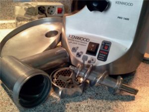 How to clean a meat grinder after washing it in the dishwasher