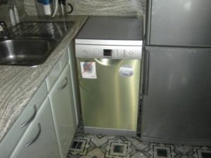 Can a dishwasher be placed next to a refrigerator?