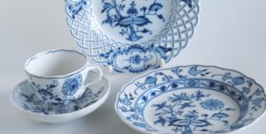 Can porcelain dishes be washed in the dishwasher?