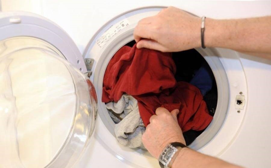 put the laundry in the drum correctly