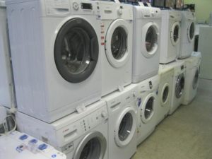 Review of narrow Candy washing machines