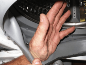 Why does the Indesit washing machine cuff deteriorate?