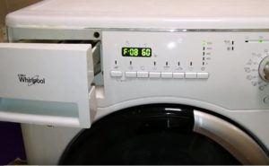 เกิดข้อผิดพลาด F08 บนเครื่องซักผ้า Whirlpool