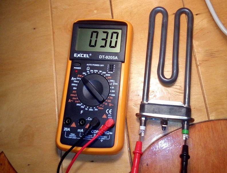 kontrollera värmeelementet med en multimeter