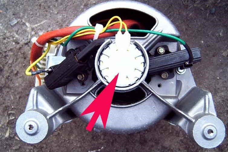 treba skontrolovat tachometer motora