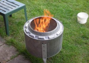 Le tambour d'une machine à laver se transforme en barbecue