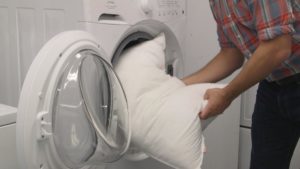 How to wash a holofiber pillow in a washing machine