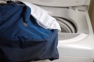 How to wash a backpack in the washing machine