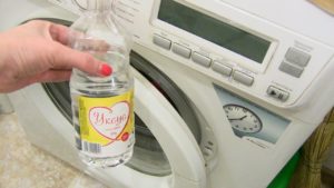 An overdose of vinegar can harm things and the washing machine.