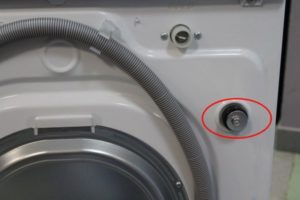 What happens if you don’t unscrew the shipping bolts on the washing machine?