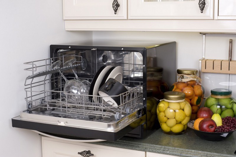 hindi mahirap maghanap ng lugar para sa isang countertop dishwasher