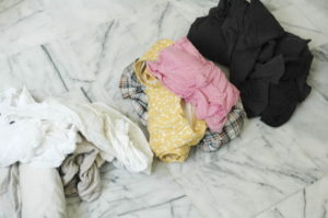 Avant le lavage, disposez le linge en tas