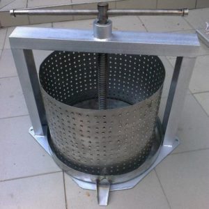 Do-it-yourself grape press from a washing machine