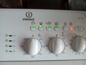 Codes d'erreur de la machine à laver Indesit par indicateur clignotant