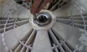 תהליך החלפת Bearing של LG