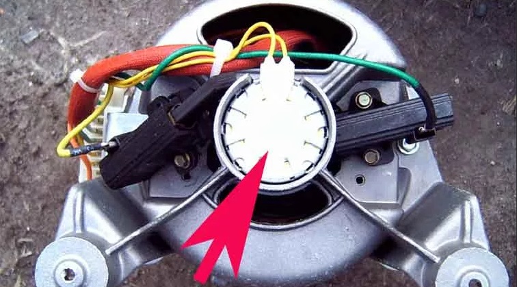 tachometer on SM engine