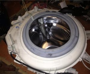 How to install the drum of an Indesit washing machine