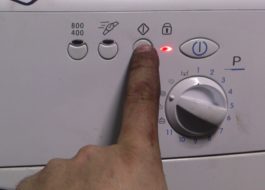 Paano i-reset ang isang programa sa isang Indesit washing machine