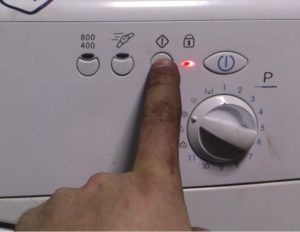 How to reset a program on an Indesit washing machine