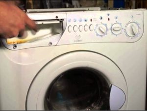 How to remove the control panel on an Indesit washing machine