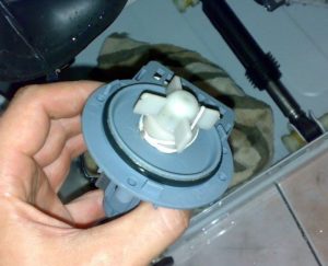 Cleaning the Indesit washing machine pump