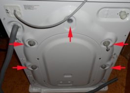 How to remove the transport bolts on an Indesit washing machine