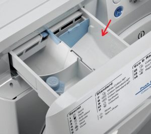 Indesit çamaşır makinesinde sıvı toz nereye dökülmelidir?