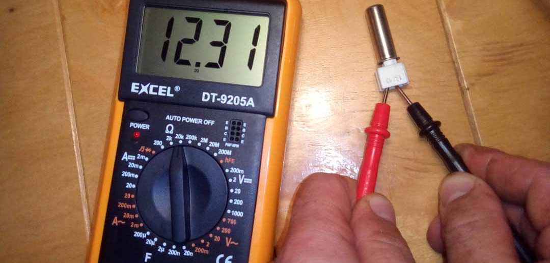 kontrollere sensoren med et multimeter