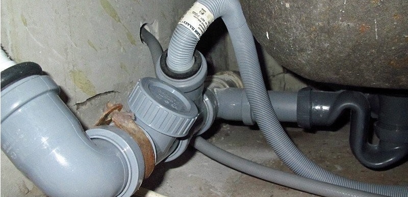 the drain hose is not connected to the sewer correctly