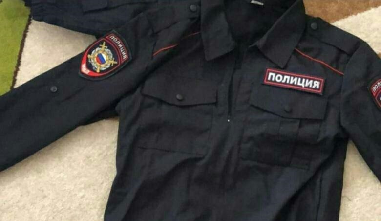 rentar l'uniforme de policia