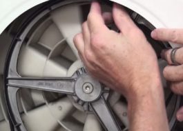 Changing the belt on an Ariston washing machine