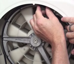 Changing the belt on an Ariston washing machine