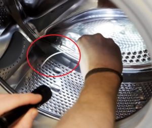 Paano mag-alis ng bra wire mula sa isang washing machine ng Bosch?