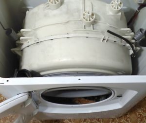 How to replace the tank in an Ariston washing machine with your own hands