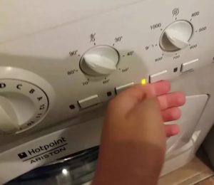 How to restart the Hotpoint Ariston washing machine