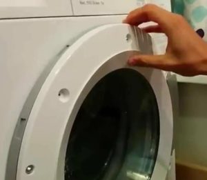 Paano magbukas ng washing machine ng Atlant kung ito ay naka-lock?