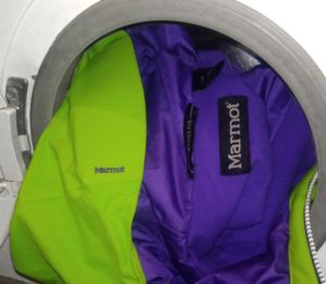 How to wash a holofiber jacket in an automatic washing machine?