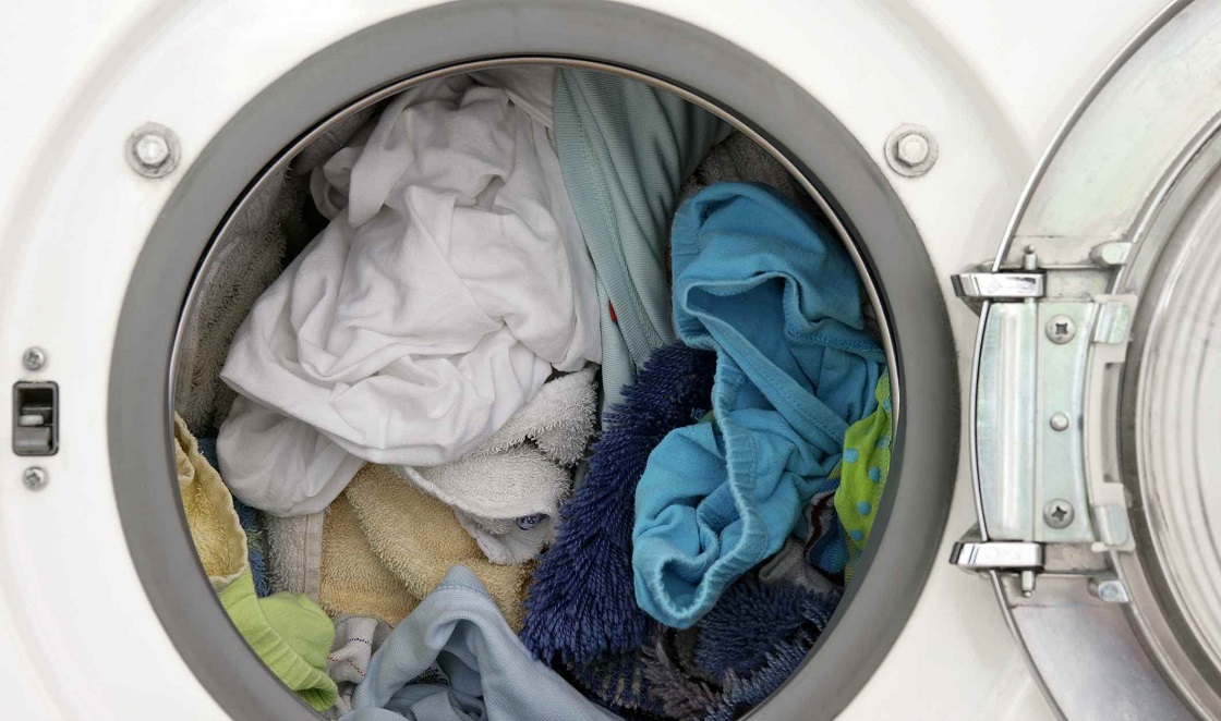 La machine Atlant est surchargée de linge