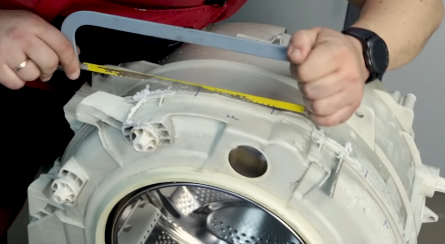 sawing the tank of the Beko washing machine