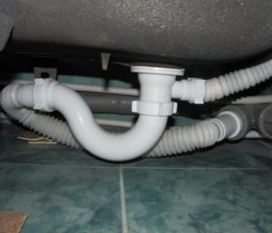 Connecting the washing machine drain to the bathtub siphon