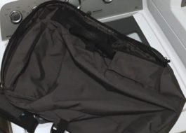 Waschen eines orthopädischen Rucksacks