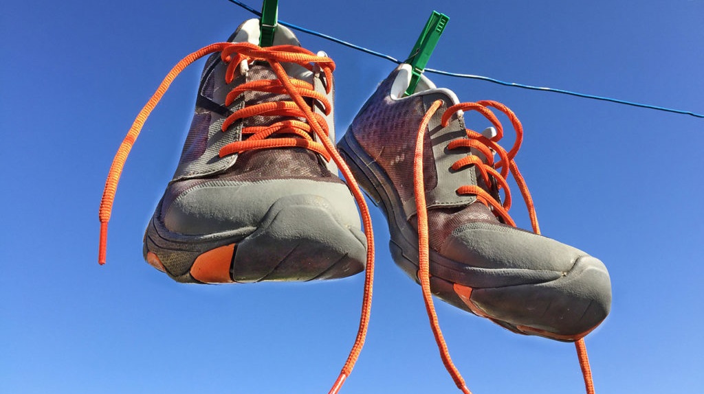 how to properly dry sneakers